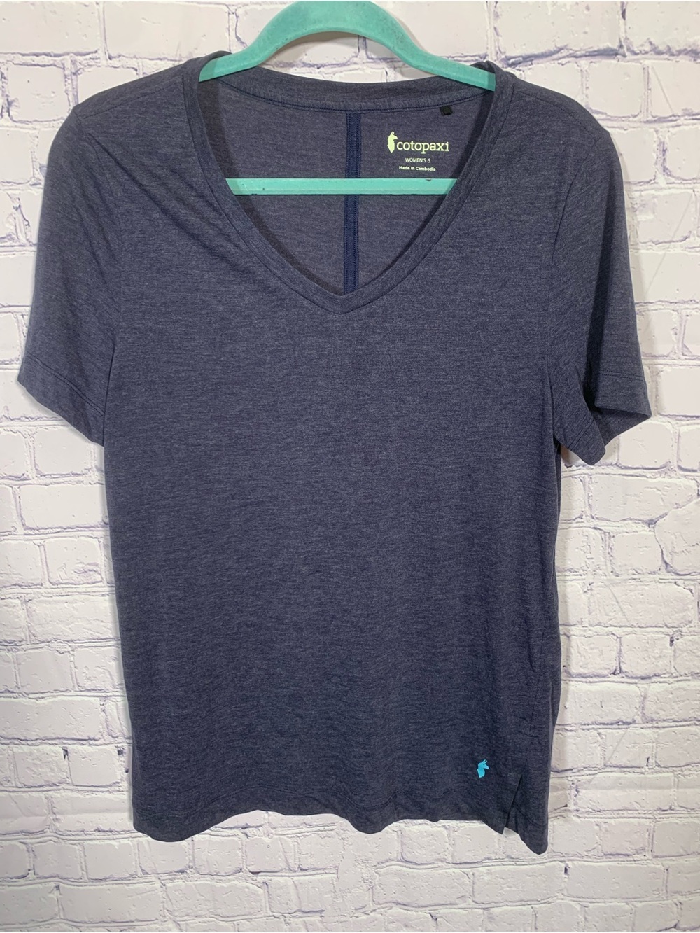 Cotopaxi Womens Short Sleeve V-Neck T-Shirt Navy Size S Casual Minimalist